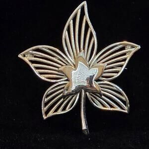 Vintage Silver Tone Sarah Coventry 'Moon Flower' Brooch.